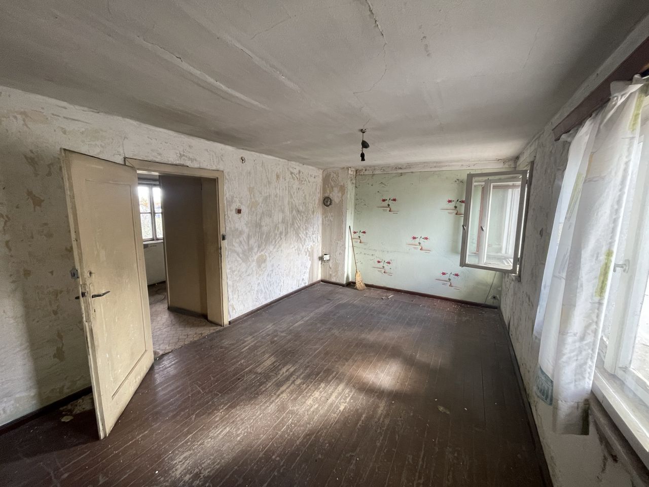Продава се Къща в София, Младост 1 - 300 кв.м за 350 €/кв.м - Снимка #6