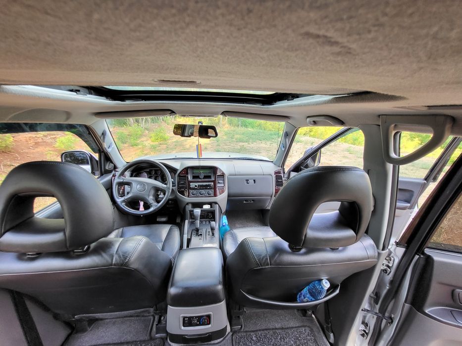 Vând Mitsubishi Pajero MK3, autoutilitara cu 5 locuri