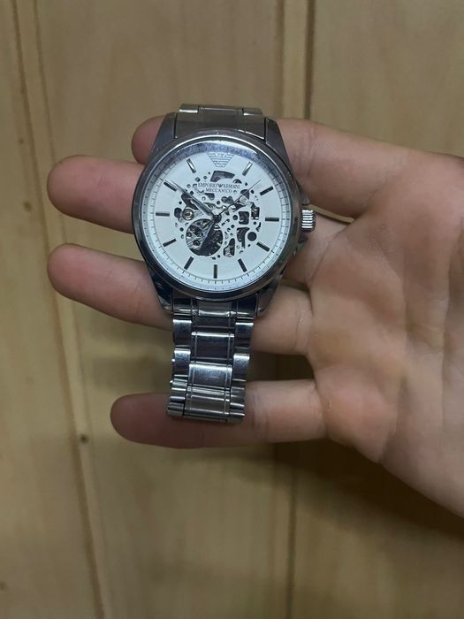 Часы 40000 тг купил в Москве