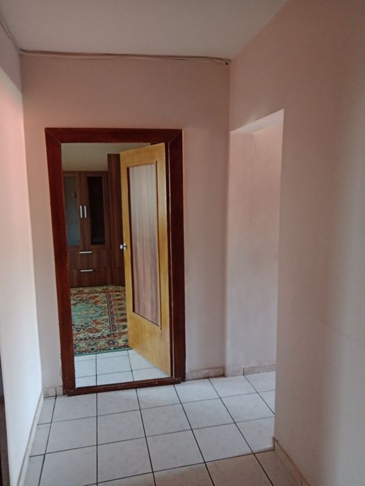 Apartament cu 3 camere de închiriat