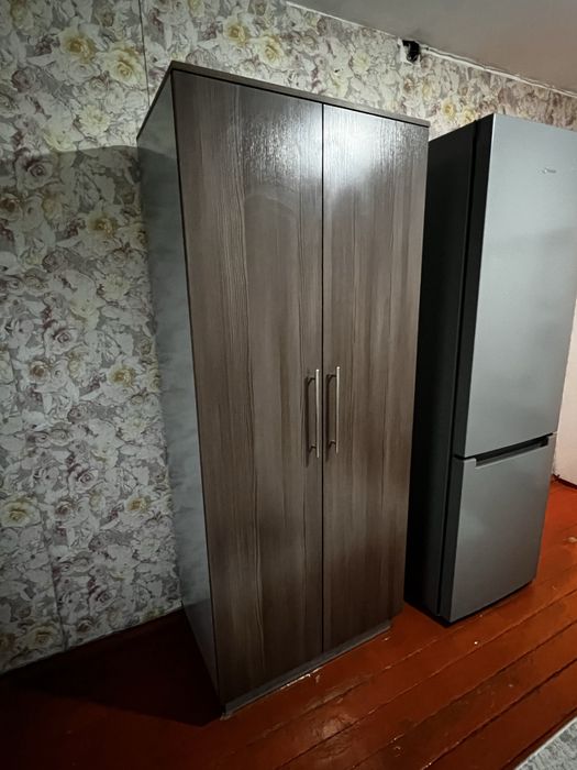 Продам двухдверный шкаф