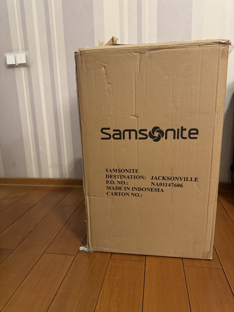 Комплект чемоданов SAMSONITE ( 2 чемодана в комплекте), новый.
