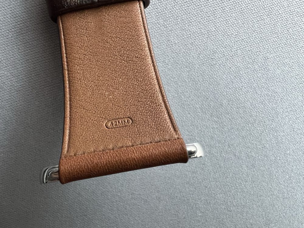 Оригинални кожени каишки от Apple Watch