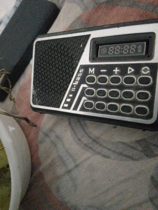 Radio sotiladi qogani telefonda gaplashib olinadi