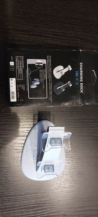 Vând charging dock PS 5