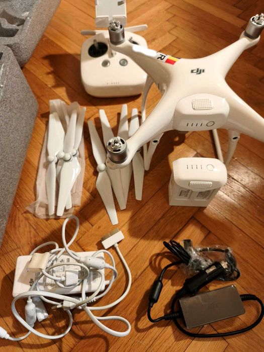 Drona Dji Phantom 4 Pro cu doua baterii