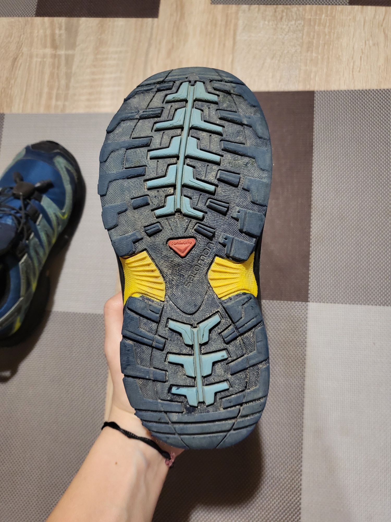 Salomon XA PRO Shield