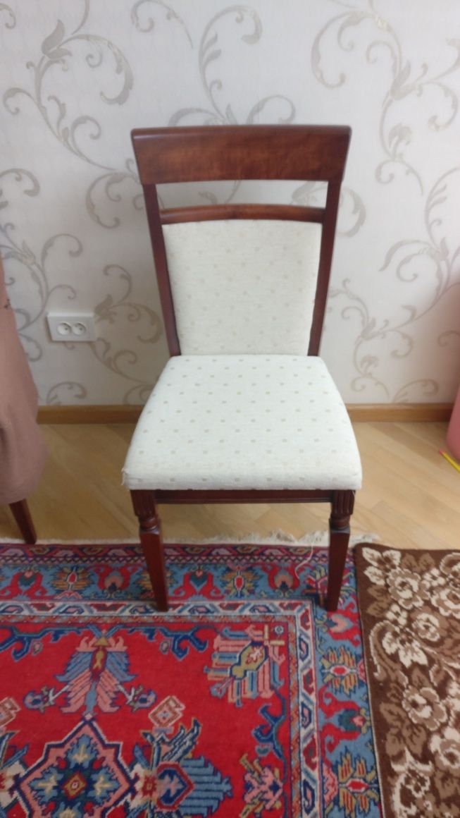 Стол, стулья Италия, в отличном состоянии.разиеры 1*1 метр,  1*2 метра