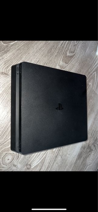Конзола Playstation 4 с 2 джойстика