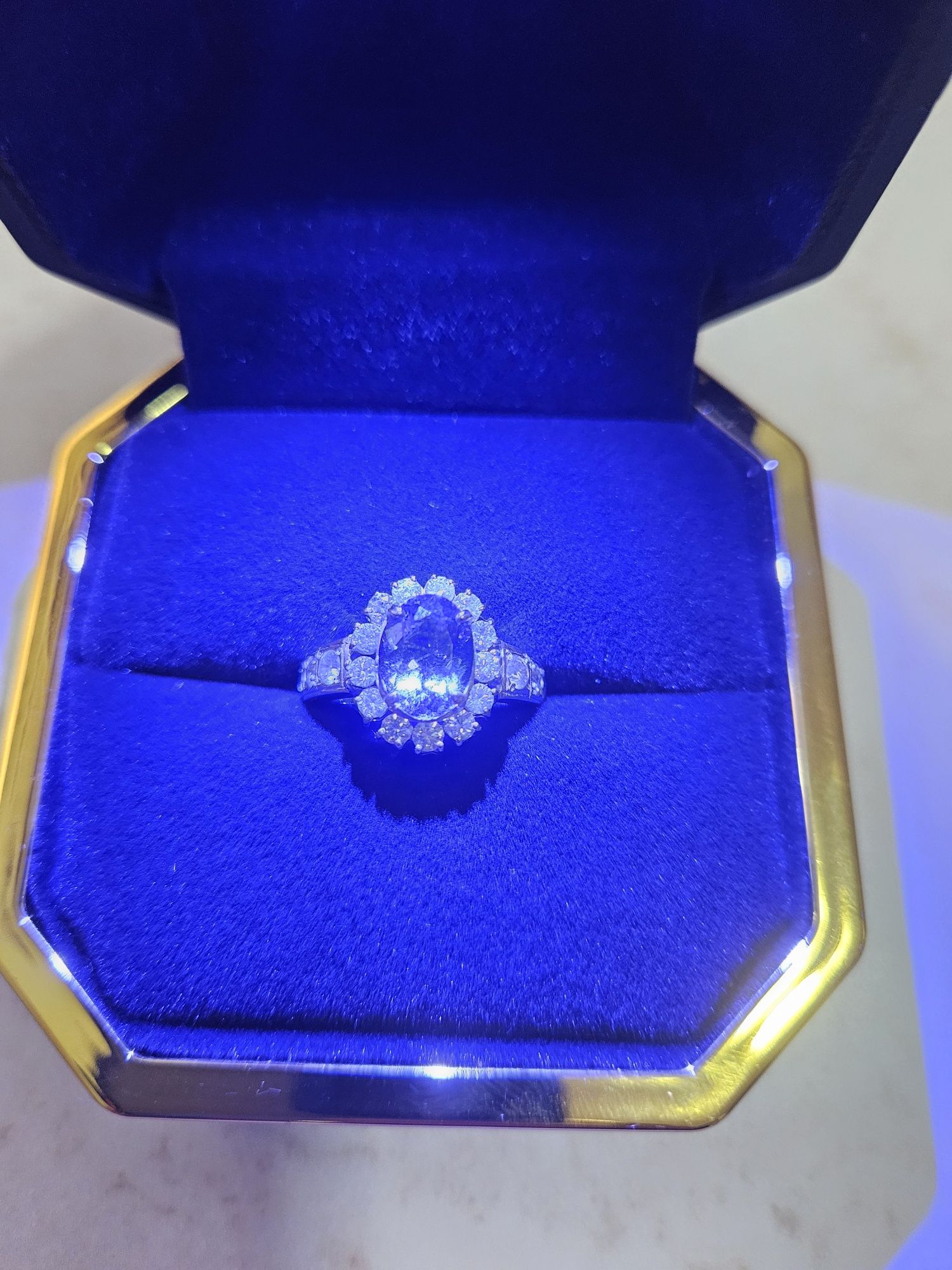 Inel aur alb 18 k cu tanzanit natural și diamante naturale