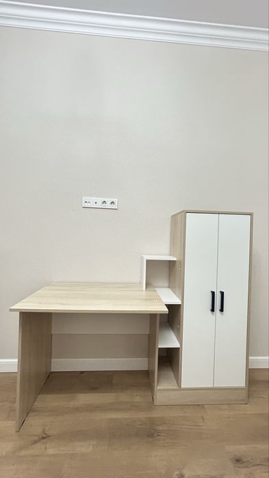 Шкаф со столом и полочками