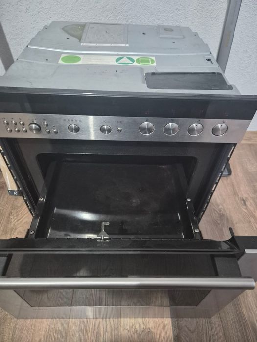 Фурна за вграждане Siemens HE89E54