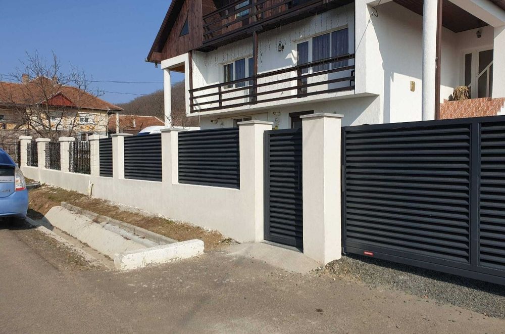 Construim garduri si porti din sipca metalica, panouri stil jaluzele,