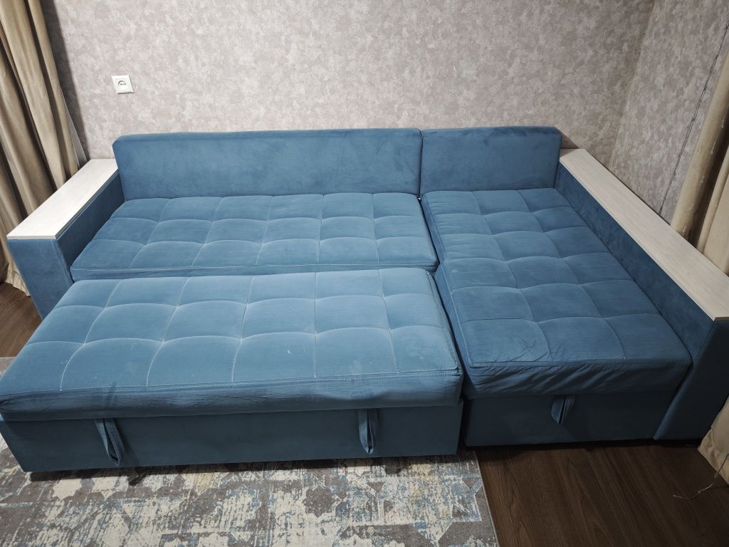 Продаю диван 2.5 на 1.5