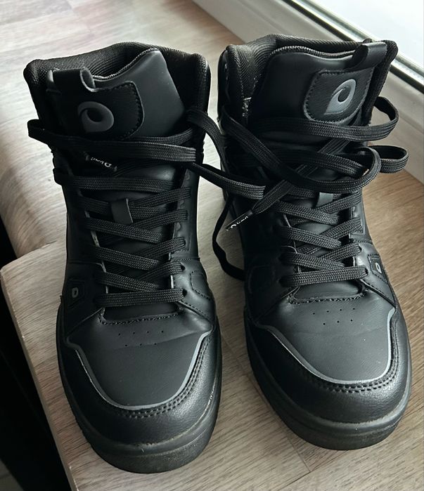 Женские кроссовки отдам