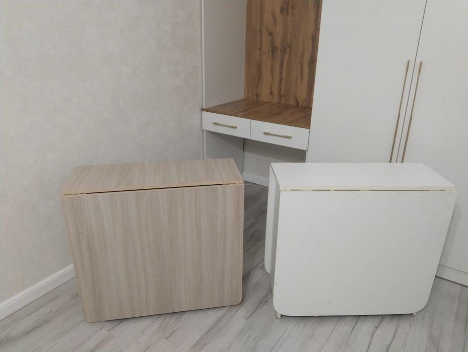 Продам 2 столика