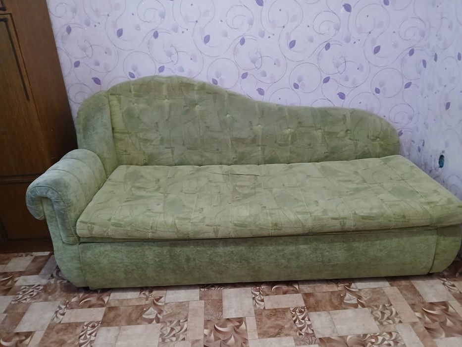 Продам диван для спальни