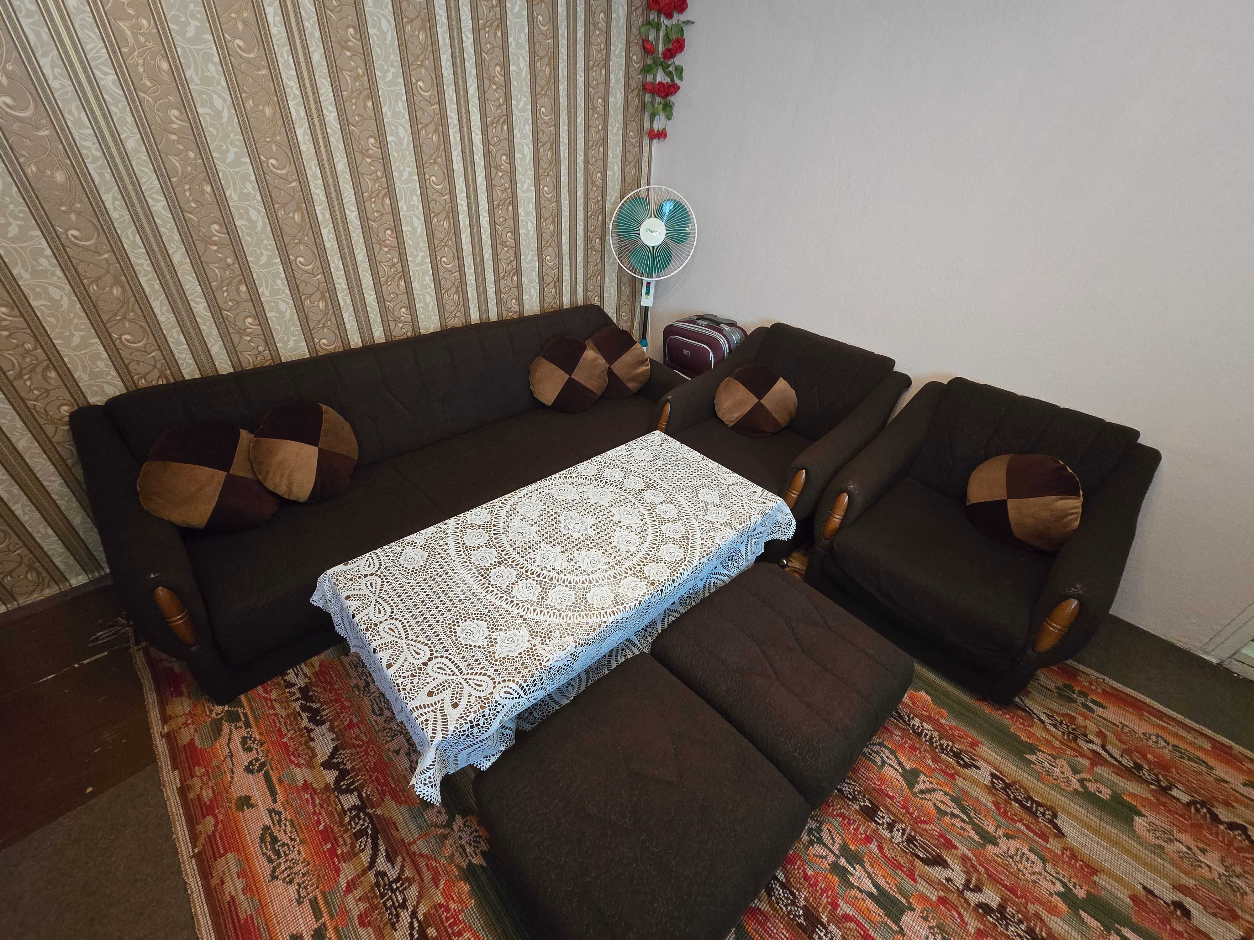 Комплект диван, фотьойли, тъборетки, масичка и барче