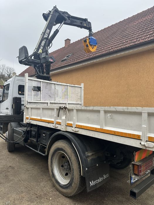 Vand Mercedes Atego basculabil de 12 tone cu macara forestiera