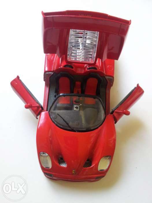 Macheta Ferrari F50 (1995) Burago 1/24