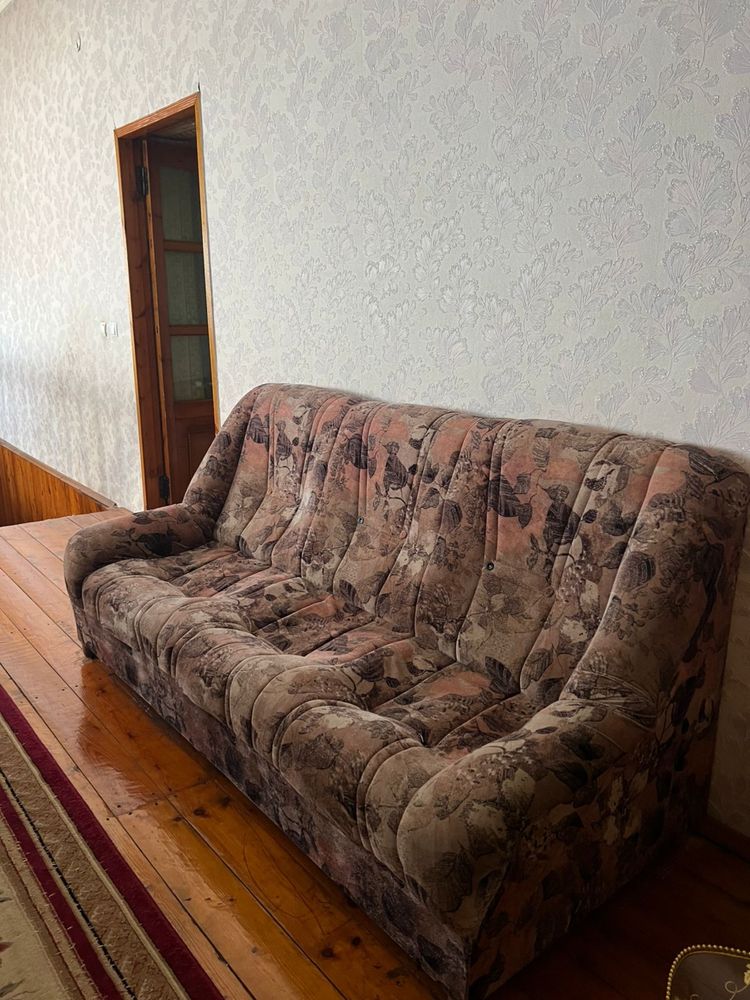 Продам диван с креслами