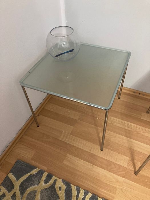 Vand scaune roz de calitate