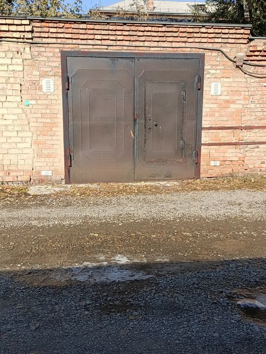 Продам гараж.Центр города р-он гостиницы Усть-Каменогорск.