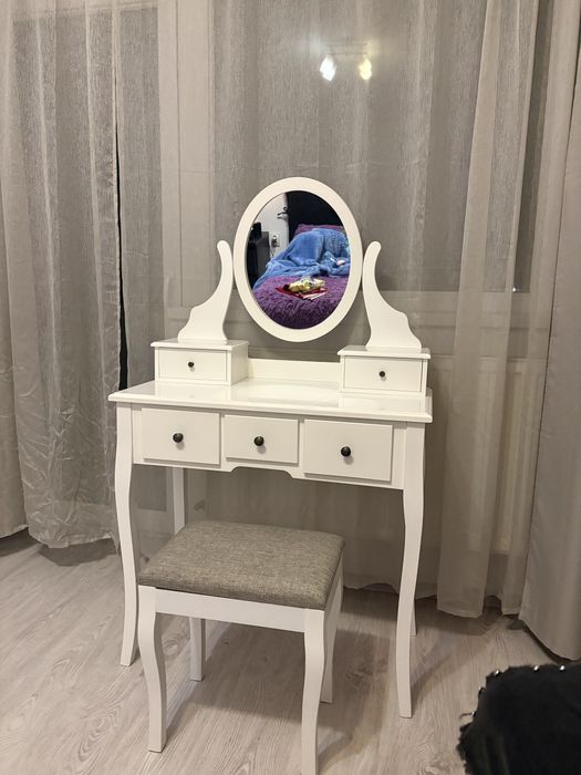 Măsuță de machiaj