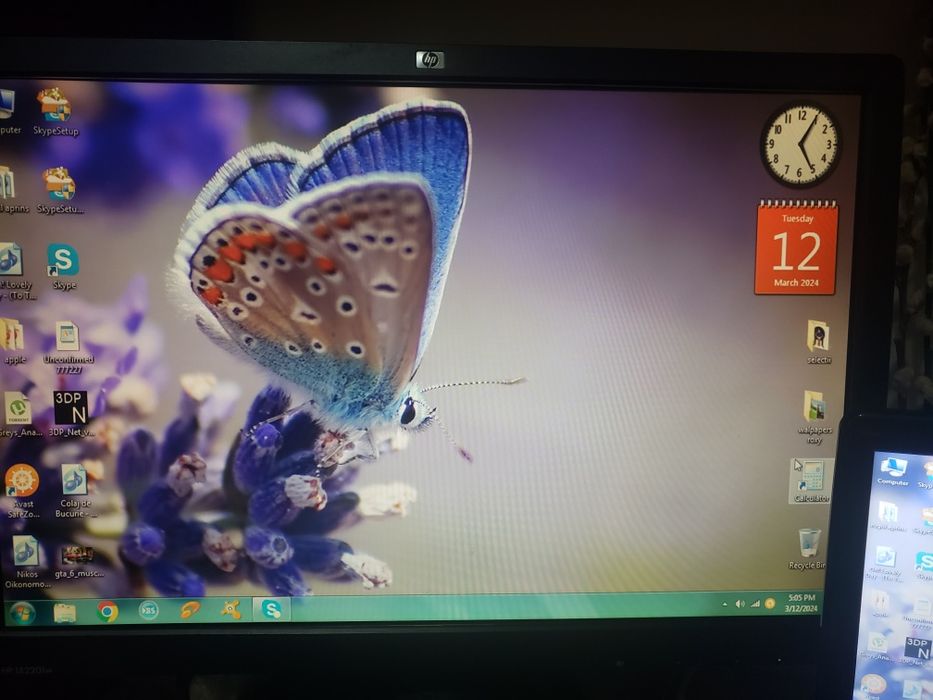 Monitor hp ,tastatura si mouse,la pachet
