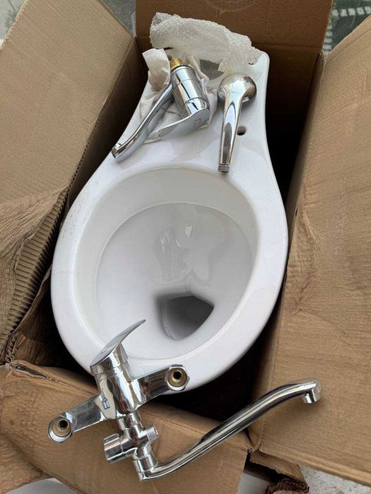 Срочно, все новое! Набор - Унитаз, раковина, поддон под душ,