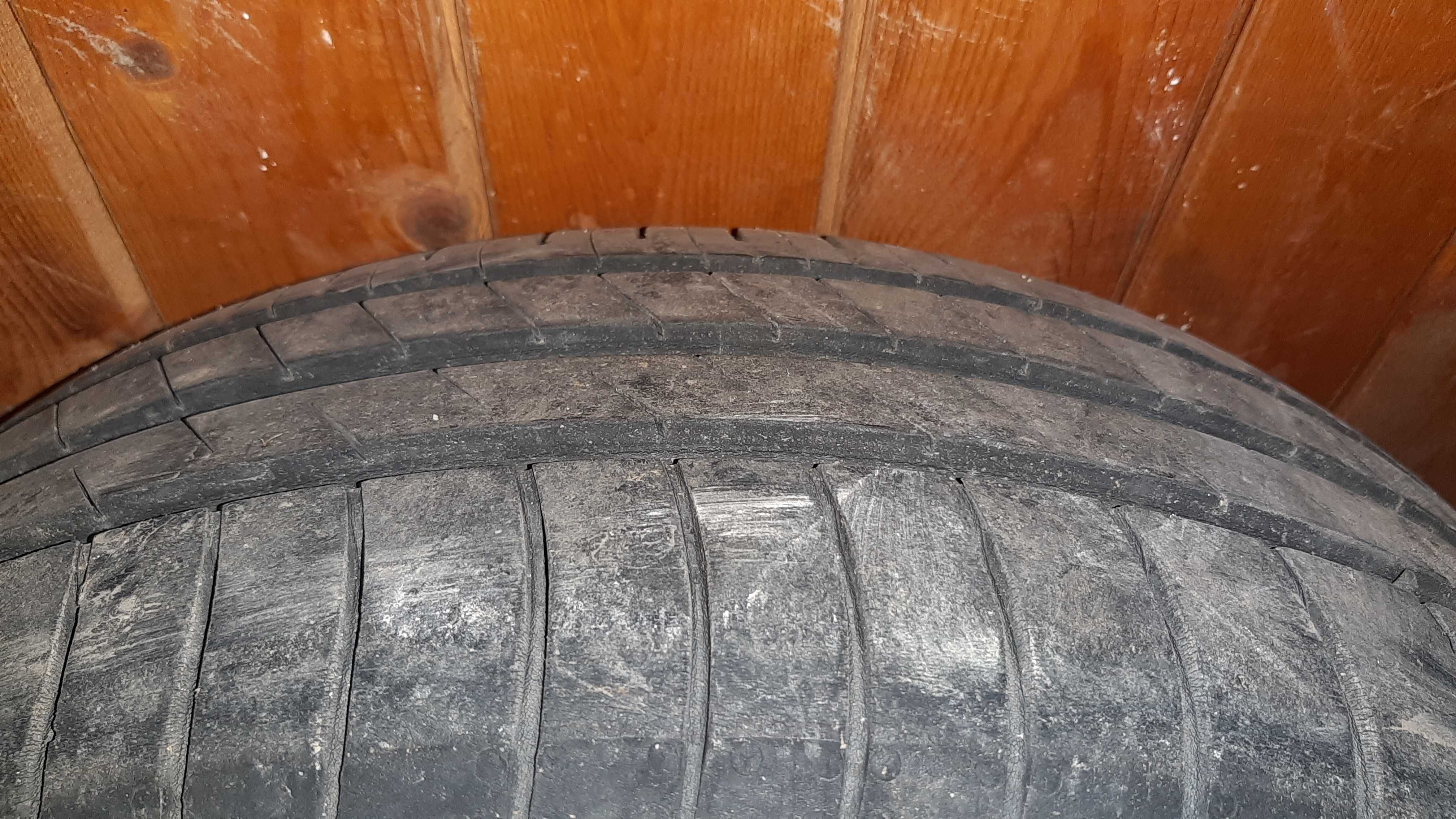 Продавам 2 броя летни гуми 195/60R15 88H марка GOODYEAR