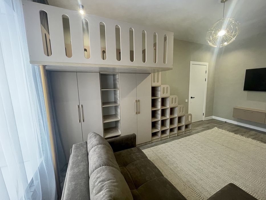 Шкаф с детской комнатой наверху