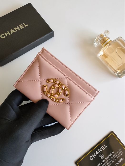 Портфейл Chanel.