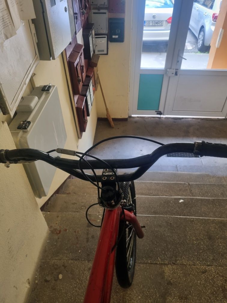 Bicicleta  bmx pentru  tineri
