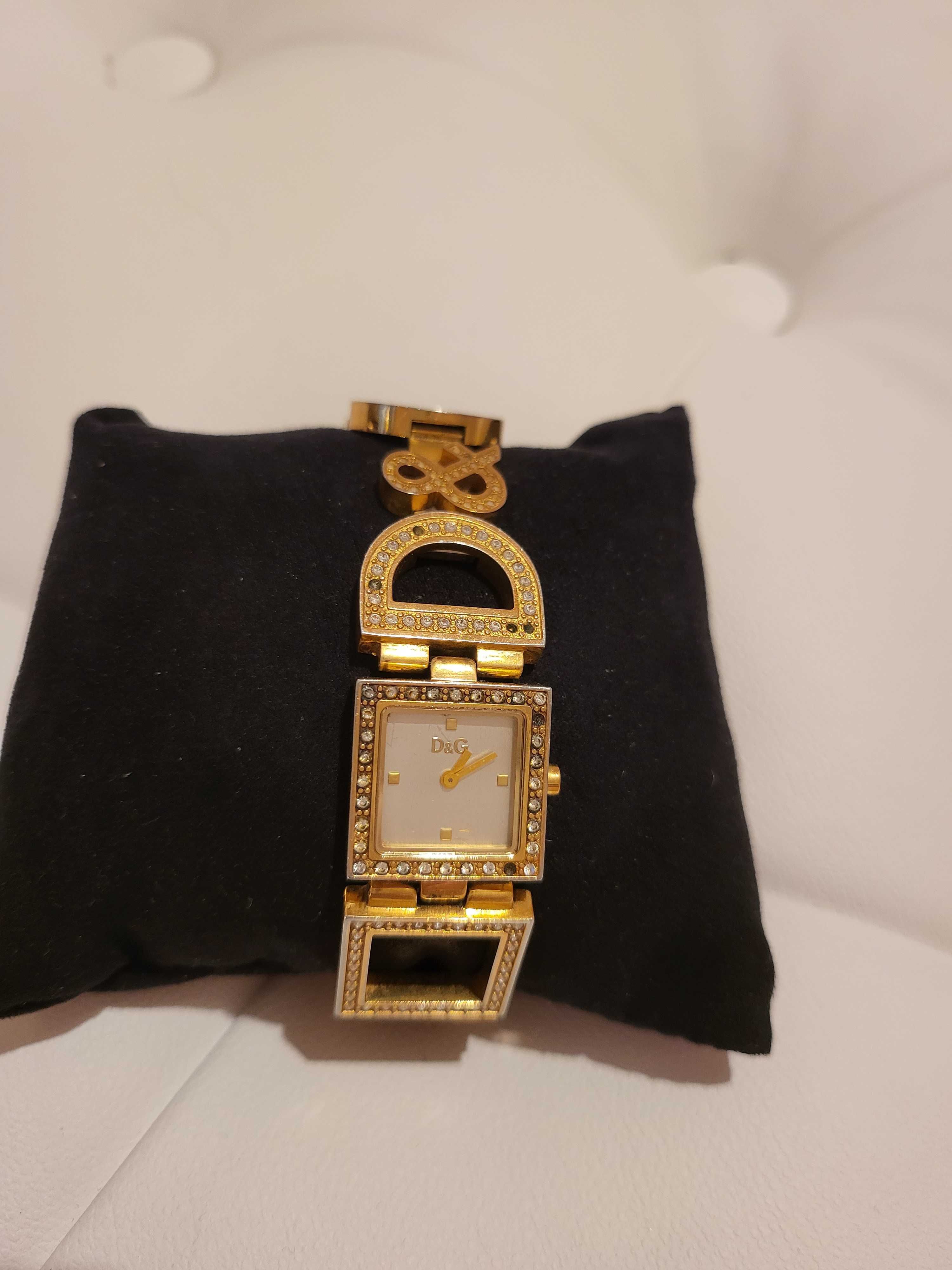Оригинален часовник Dolce & Gabana, златен на цвят