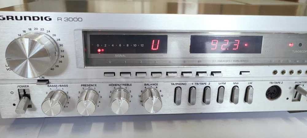 GRUNDIG R 3000 стерео ресивър