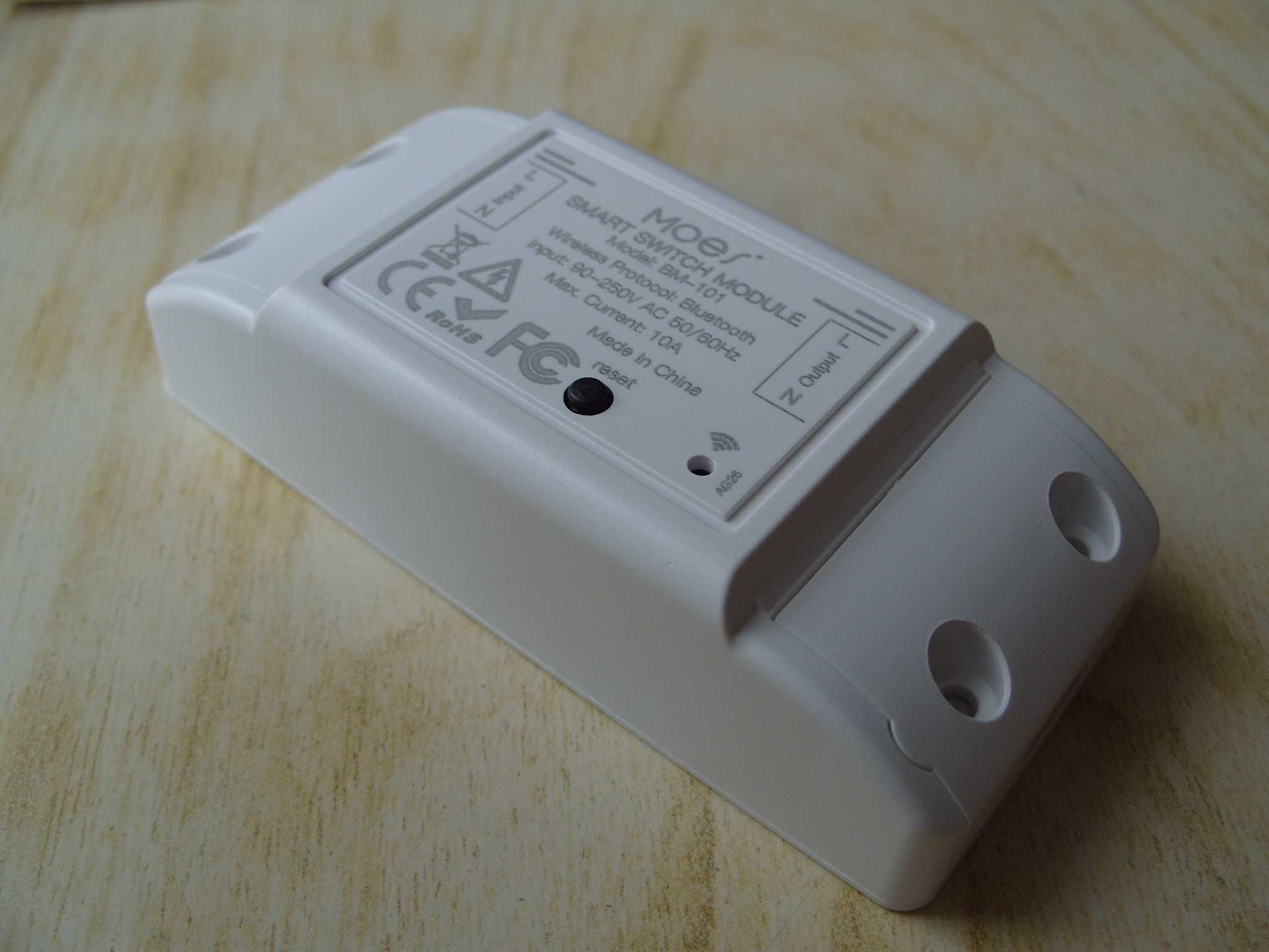 Миниатюрен Bluetooth прекъсвач MOES. 220V/10A.  Българско упътване