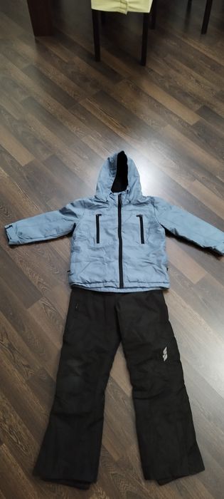Продавам детски ски комплект