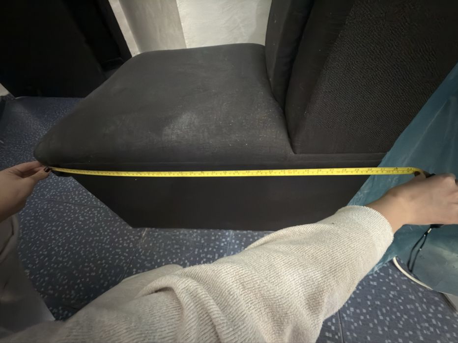 Продавам разтегателен Г-образен диван в черен цвят