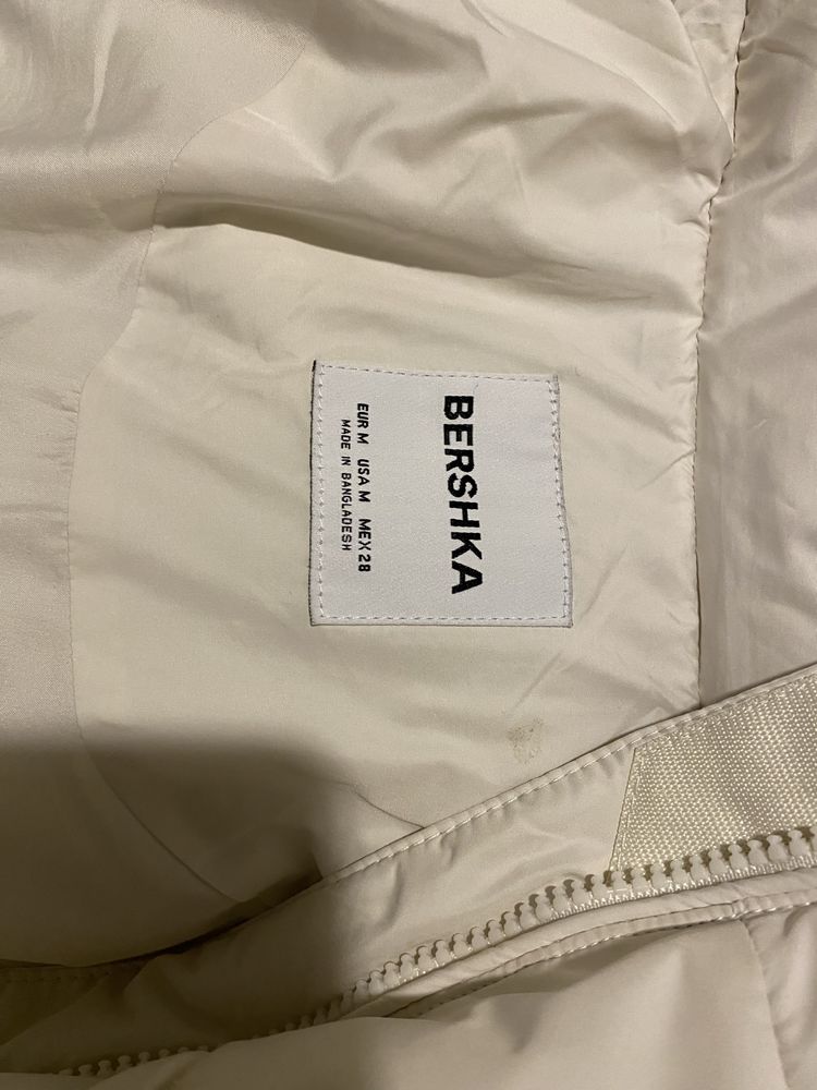 Яке и ветровка на bershka