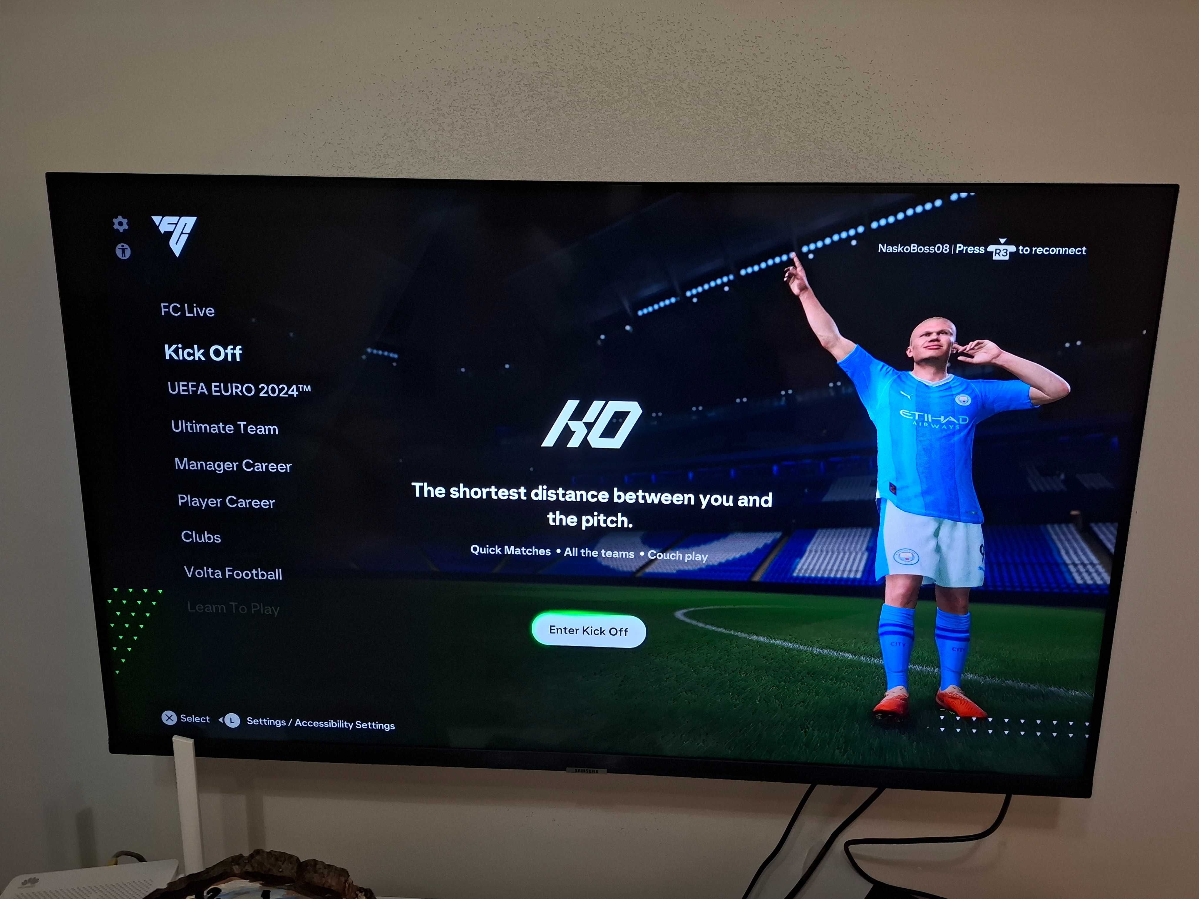 Ps4 pro 1TB отлично състояние