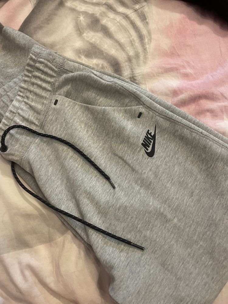 Nike tech fleece S