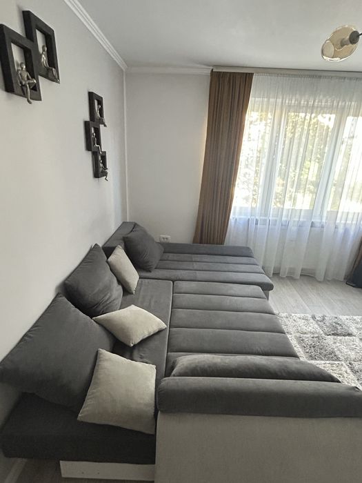 Canapea extensibila, gri, cu lada de depozitare