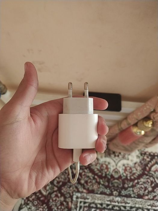 Iphone orginal zaryadchik 1 oy ishlagan