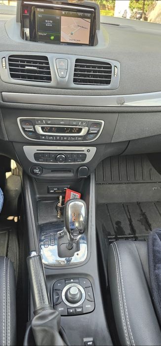 Vand Renault Megane 3 hatchback automat 2015