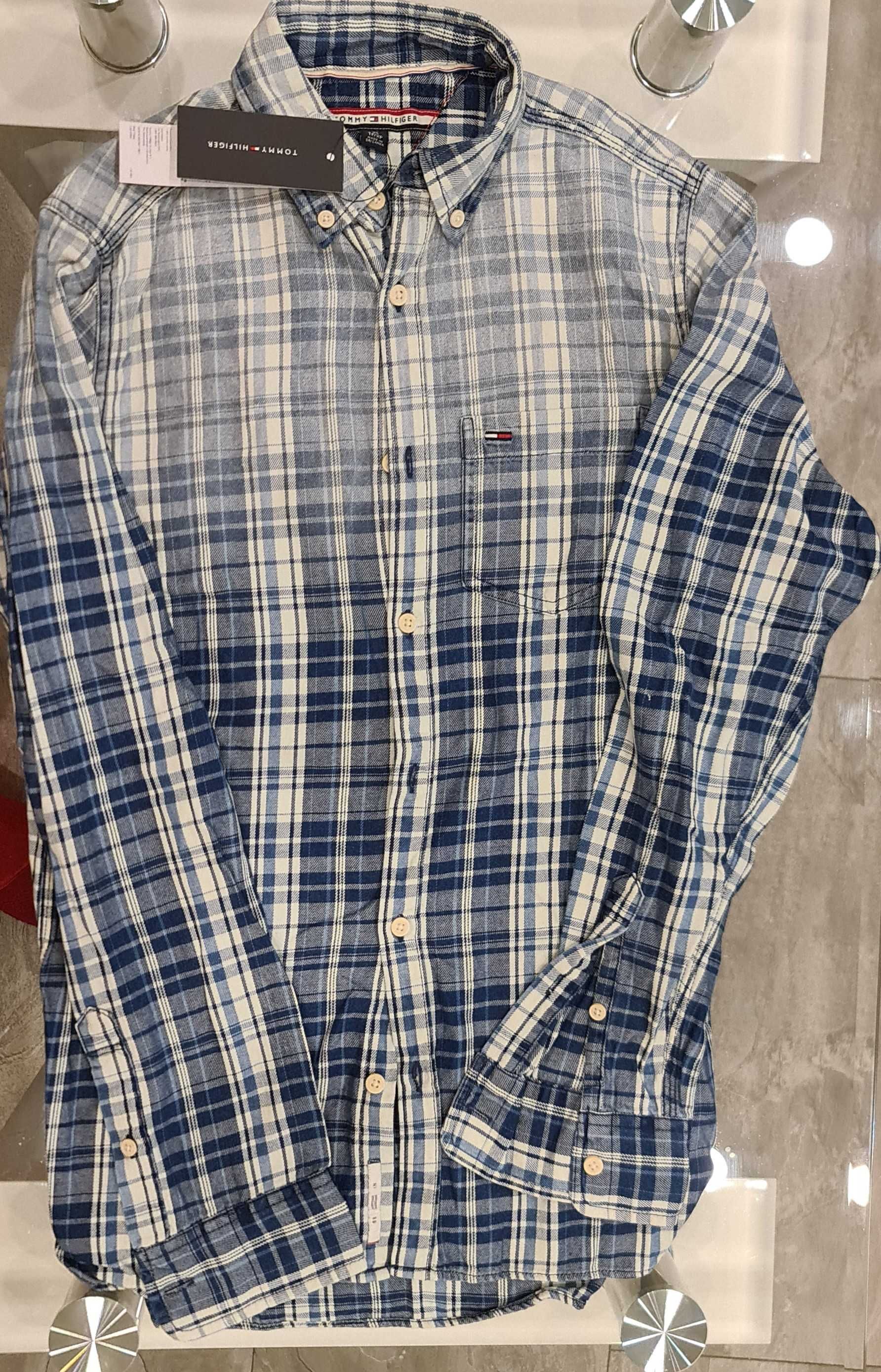 Camasi TOMMY HILFIGER, originale cu eticheta, marime XS