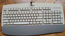 Tastatură Genius cu fir și mufă PS2