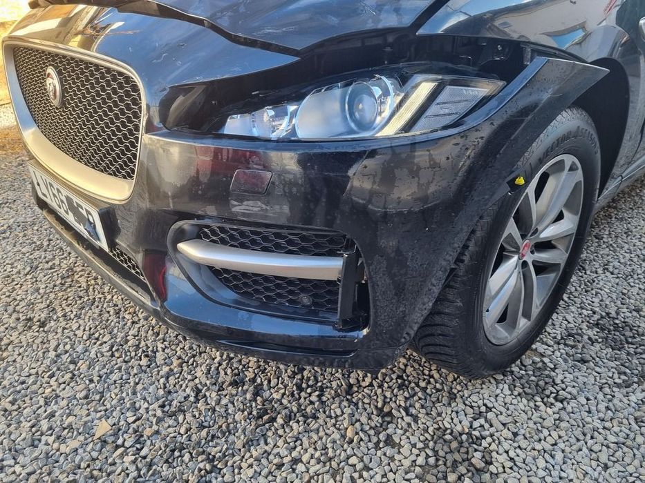 Bara fata Jaguar F - Pace 2015 - 2020 Ultimate Black PAB (1374) model cu spalatoare far
