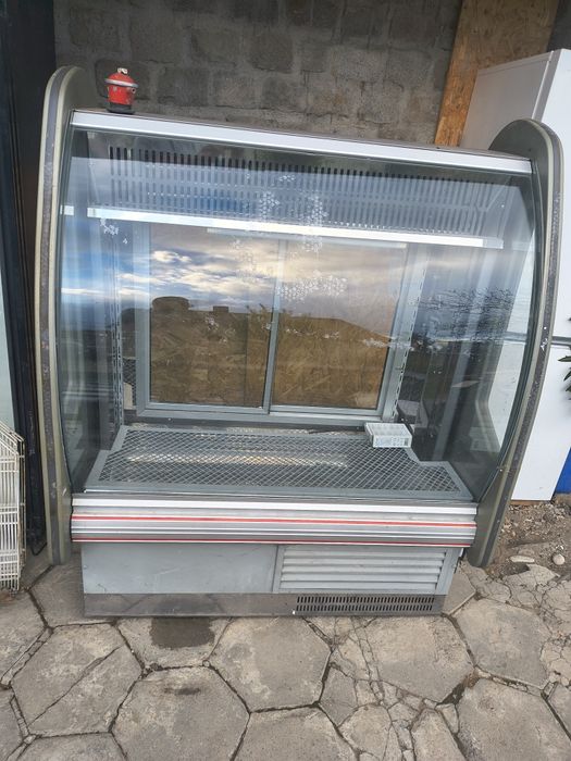 Хладилна витрина в отлично състояние