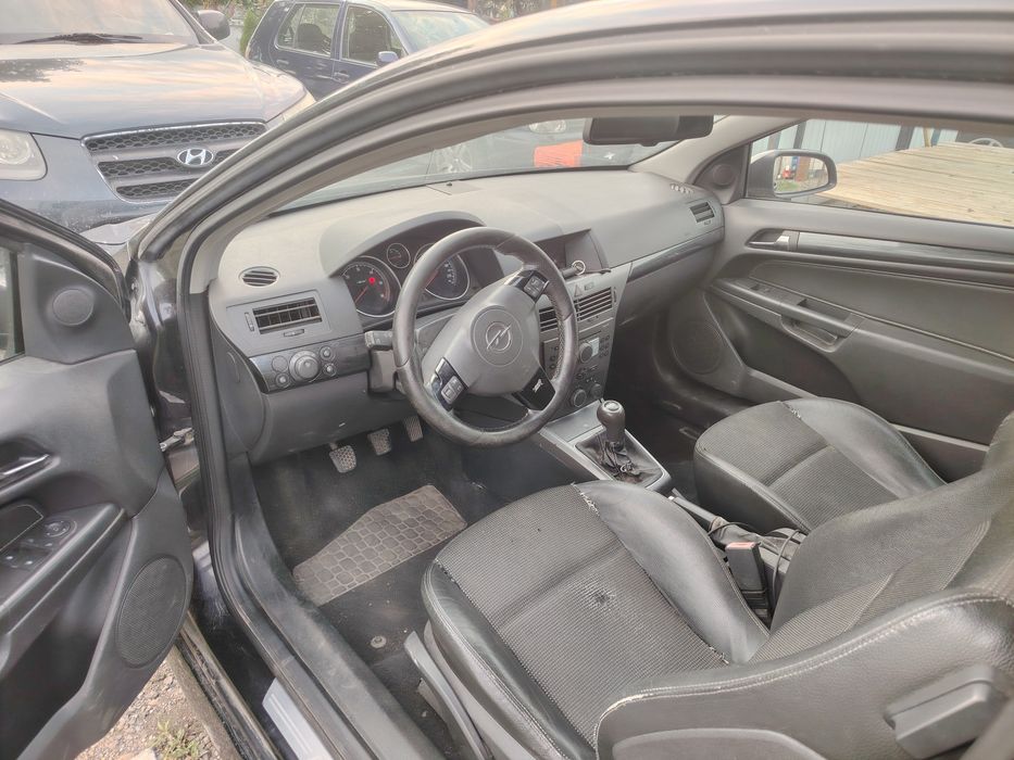 Vând sau dezmembrez Astra h